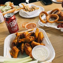 Dee Jay's Hoagie Shop - Wings
