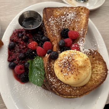 Bistro Cafe - Crème brûlée French toast - Breakfast & Brunch Near Me - Miami, Florida