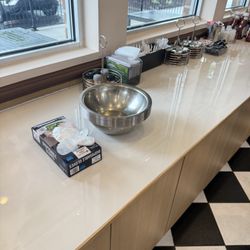 Sushi Naru Pho - Take a glove and a bowl then pick the food you want for your stir fry.