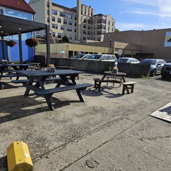 Custard King - Outside - Ice Cream & Frozen Yogurt Near Me - Astoria, Oregon Custard King - Outside - Ice Cream & Frozen Yogurt Near Me - Astoria, Oregon