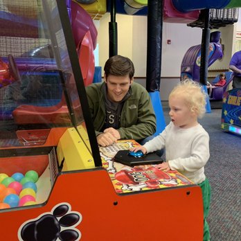Chuck E. Cheese - Pizza Near Me - Mayfield Heights, Ohio