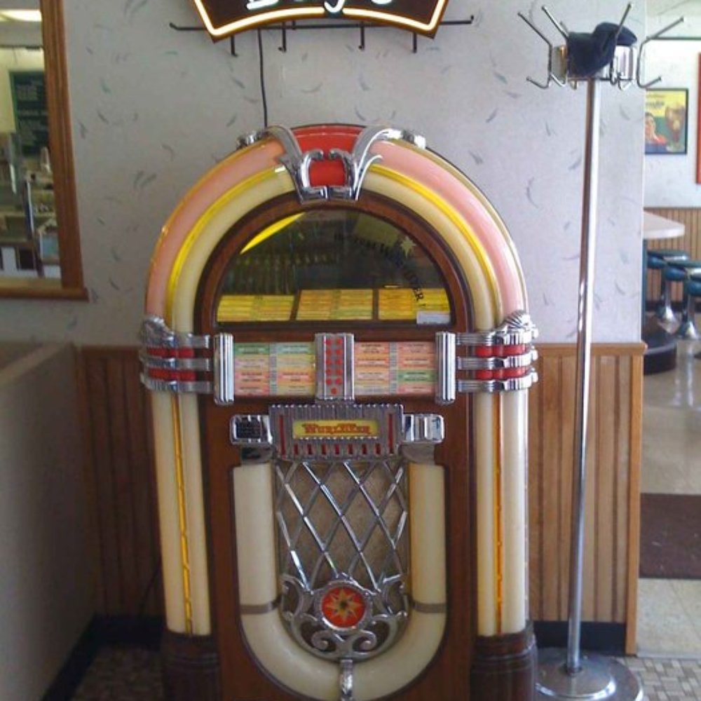 Schoops Hamburgers - Wurlitzer juke box - Burgers Near Me - Munster, Indiana