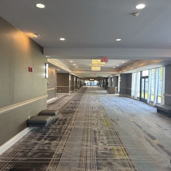 DoubleTree by Hilton Minneapolis Airport - Main entrance - Hotels Near Me - Bloomington, Minnesota DoubleTree by Hilton Minneapolis Airport - Main entrance - Hotels Near Me - Bloomington, Minnesota
