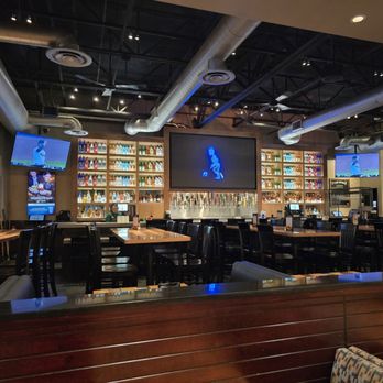 BJ's Restaurant & Brewhouse - Big bar as well - New American Near Me - Montebello, California