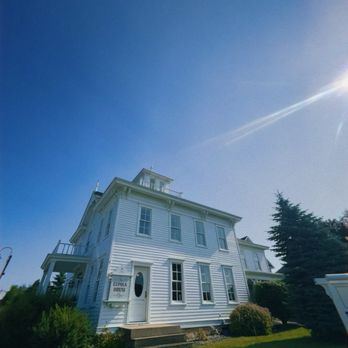 Cupola Cafe - The outside is a cool old house that has been converted to a shop and cafe! - Cafes Near Me - Egg Harbor, Wisconsin Cupola Cafe - The outside is a cool old house that has been converted to a shop and cafe! - Cafes Near Me - Egg Harbor, Wisconsin