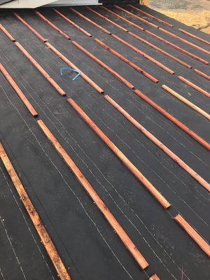 Alvaro's Roofing Logo