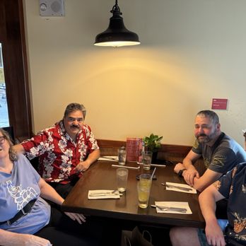 Pounders Restaurant - Family eating at Pounder's - Pizza Near Me - Laie, Hawaii