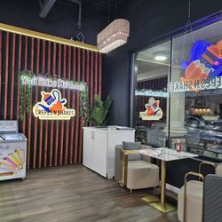 NYC Crepes-N-Shakes - Photo wall