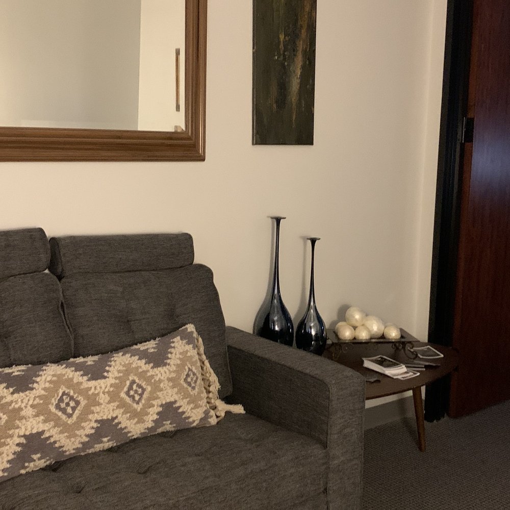 Head 2 Toe Bodyworx - Suite Sitting Area - Massage Near Me - Houston, Texas Head 2 Toe Bodyworx - Suite Sitting Area - Massage Near Me - Houston, Texas