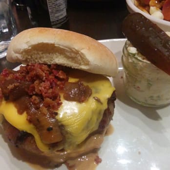 La Belle et La Boeuf - Sports Bars Near Me - Anjou, Quebec
