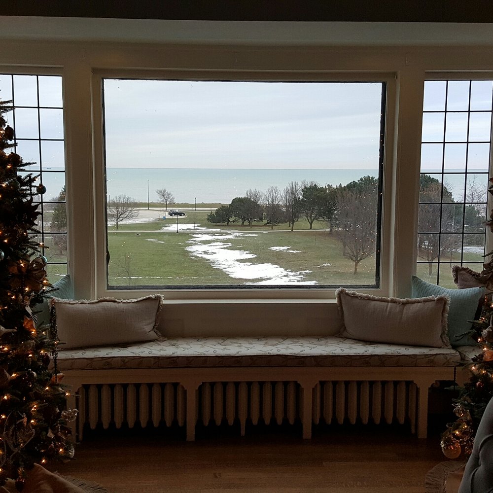 Lochnaiar Inn - Lake Michigan views! - Bed & Breakfast Near Me - Racine, Wisconsin