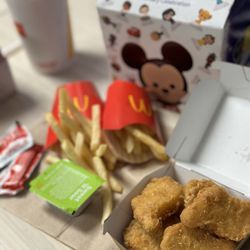 McDonald's - 6 pc. Chicken McNuggets Happy Meal extra fries IG: @ammysalamii