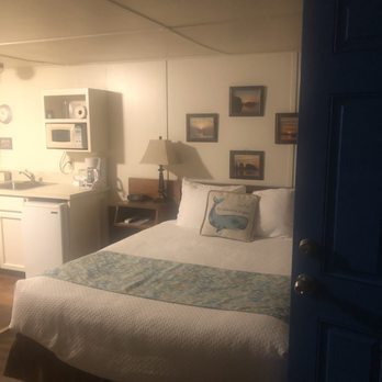 Windermere On The Beach - Inside queen upstairs room w/sofa bed - Hotels Near Me - Bandon, Oregon Windermere On The Beach - Inside queen upstairs room w/sofa bed - Hotels Near Me - Bandon, Oregon
