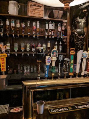 Hibernian Irish Pub & Restaurant by null