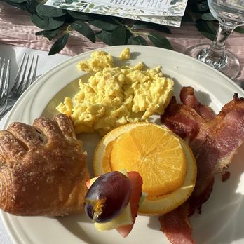 Lara’s Fine Dining - Fantastic brunch - Italian Near Me - Richmond, California Lara’s Fine Dining - Fantastic brunch - Italian Near Me - Richmond, California