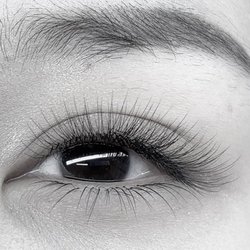 Nails & Eyelashes by Dee - Hybrid Eyelash Extensions