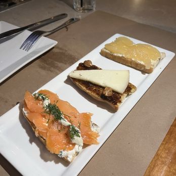 Spritz Stuart - Pear and Gorgonzola Dolce Crostini / Smoked Salmon Capers Crostini /  Manchego Crostini - Tapas/Small Plates Near Me - Stuart, Florida
