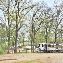 Arkadelphia RV Park - Arkadelphia Camp Ground pleasant and conveniently located. Not much protocol just friendly folks.