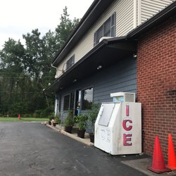Pettinari's Deli & Pizza - Store front