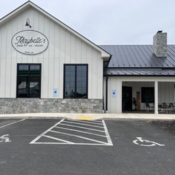 Maybelle's Market - Front outside seating