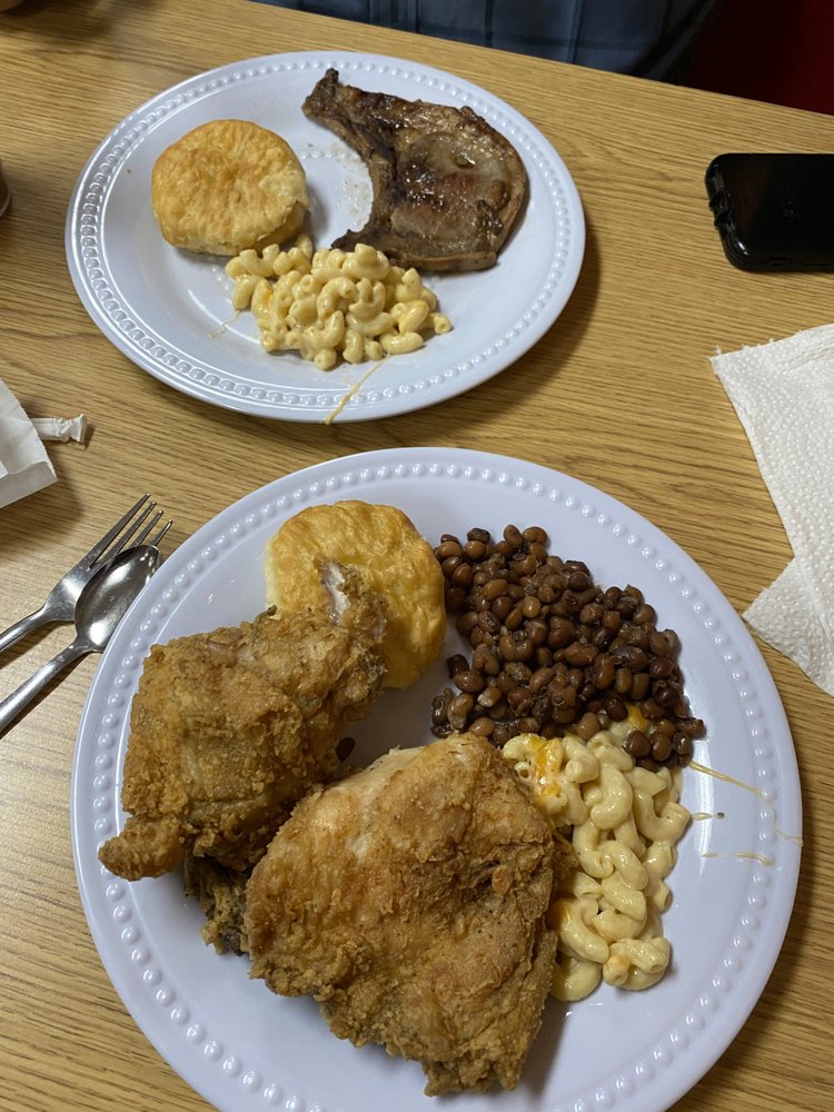 Lynn & Bob's Bar-B-Q Place Logo