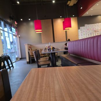 Smashburger - dining area - Burgers Near Me - Carson, California Smashburger - dining area - Burgers Near Me - Carson, California