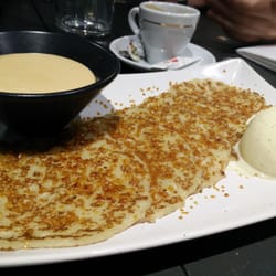 L'Assiette du Parc - Crêpes flambées accompagnées d'une boule vanille et sa mousse de confiture de lait. À tomber !