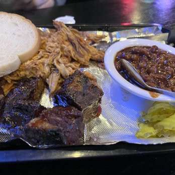 Big Al’s BBQ - Burnt ends and pulled chicken with beans - Barbeque Near Me - West Des Moines, Iowa