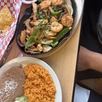 Jalapenos Mexican Cuisine & Bar - TRIO FAJITAS - Bars Near Me - Branson, Missouri Jalapenos Mexican Cuisine & Bar - TRIO FAJITAS - Bars Near Me - Branson, Missouri