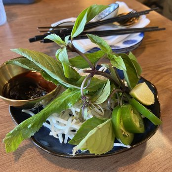 Me’s Kitchen - Fresh herbs - Vietnamese Near Me - Sacramento, California Me’s Kitchen - Fresh herbs - Vietnamese Near Me - Sacramento, California