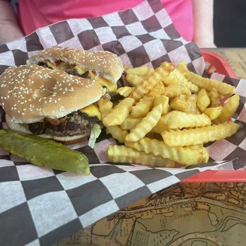 Roshell's Cafe & Deli - Bacon Cheese Steer Burger - Cafes Near Me - Mobile, Alabama