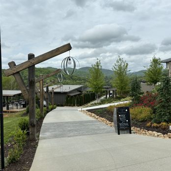 Roo Mountain Vineyards - Wineries Near Me - Ellijay, Georgia Roo Mountain Vineyards - Wineries Near Me - Ellijay, Georgia