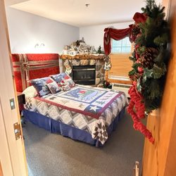 The Lodge at Grant's Trail - The Christmas Room