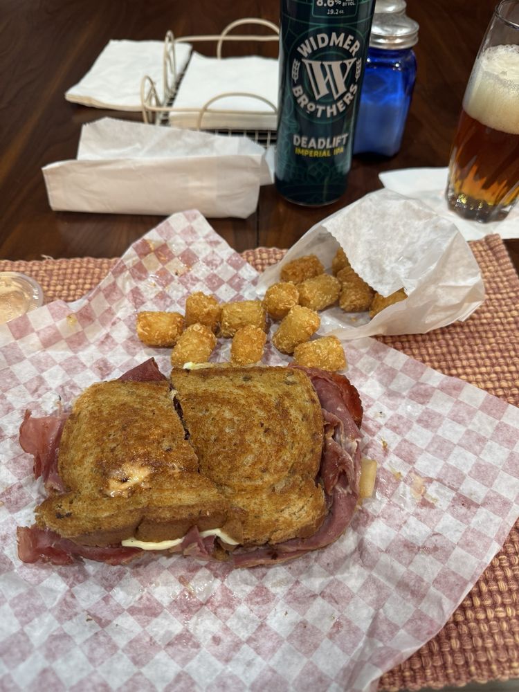 Beetle Bailey Burgers Logo