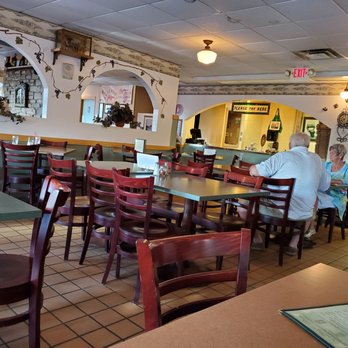 Fricano's Pizza - Adequate spacing between diners during this covid-19 era - Pizza Near Me - Comstock Park, Michigan