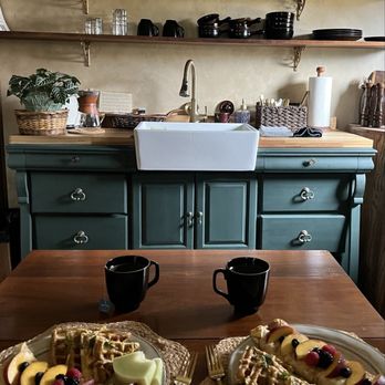 Burrowdale Inn - Hobbit Kitchen - Bed & Breakfast Near Me - Bella Vista, California Burrowdale Inn - Hobbit Kitchen - Bed & Breakfast Near Me - Bella Vista, California