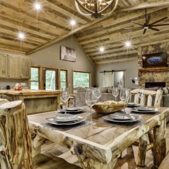 Wolves Den Cabin Rental - Kitchen dining room - Vacation Rentals Near Me
