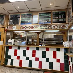 Vinny Restaurant Pizza & Subs - Front Counter