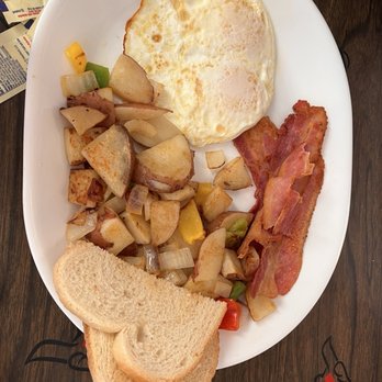 Garrett's Old Fashioned Restaurant - Egg overeasy, home pototes, bacon, sourdough toast - American Near Me - Santa Barbara, California Garrett's Old Fashioned Restaurant - Egg overeasy, home pototes, bacon, sourdough toast - American Near Me - Santa Barbara, California