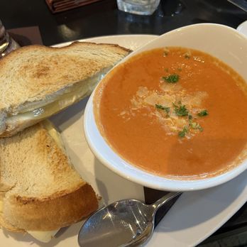 110 Grill - 06/14/2024 grilled cheese & tomato soup...soup was tasty! - Gluten-Free Near Me - Portsmouth, New Hampshire 110 Grill - 06/14/2024 grilled cheese & tomato soup...soup was tasty! - Gluten-Free Near Me - Portsmouth, New Hampshire