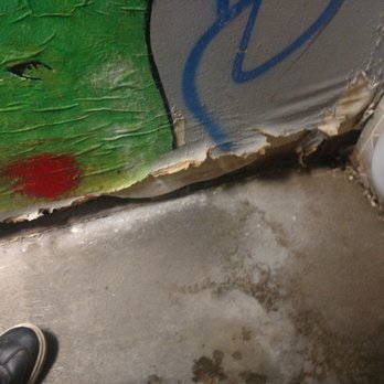 The House Pub - Nasty-ass men's room - Pubs Near Me - St. Charles, Illinois