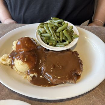 Niecie's Restaurant - Hamburger steak - Soul Food Near Me - Kansas City, Missouri