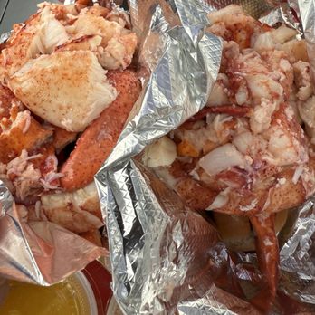 Red's Eats - Big thick pieces of lobster - Seafood Near Me - Wiscasset, Maine