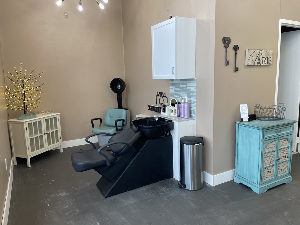 SALON DE BEAUTÉ BY NICKI LEE Updated September 2024 Request an