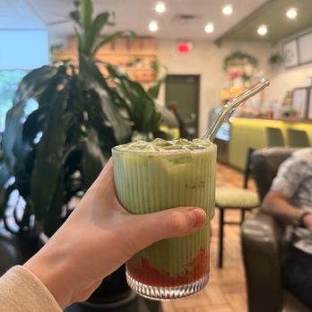 C Cafe - Strawberry matcha - Cafes Near Me - Sainte-Anne-de-Bellevue, Quebec