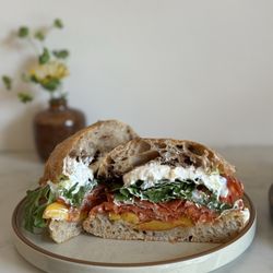 Meta Cafe - The peachy boy - summer special