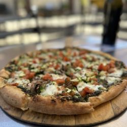 VJB Vineyards & Cellars - Veggie pizza.