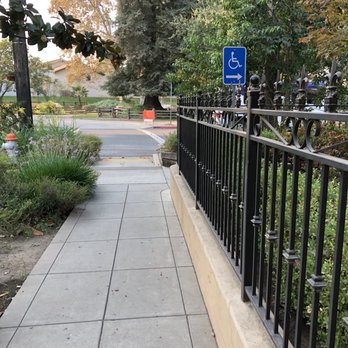 Amy M Woo, DDS - Sidewalk from the back parking lot to the front entrance. - General Dentistry Near Me - Sacramento, California