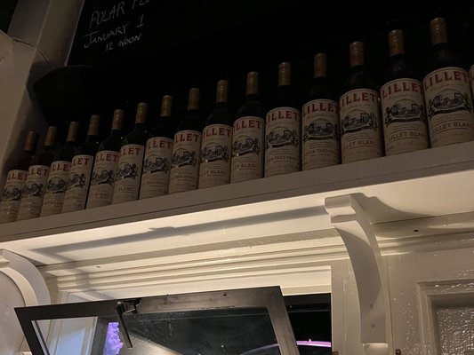Daphnes Bar by null