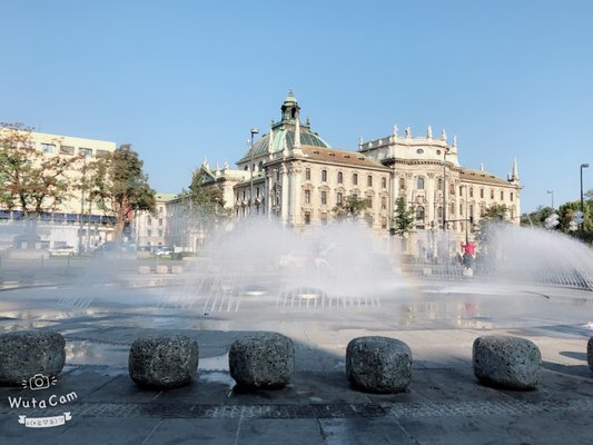 Karlsplatz by null